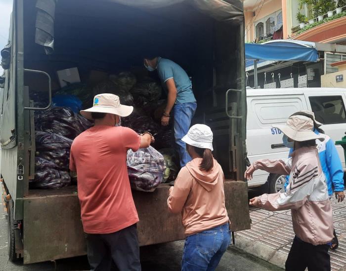 Nhận quà từ tỉnh Đoàn Bình Phước và trao tặng tã cho tỉnh Đoàn (ngày 16/09/2021)